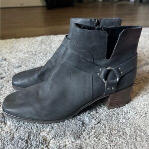Lucky Zip Up Boots